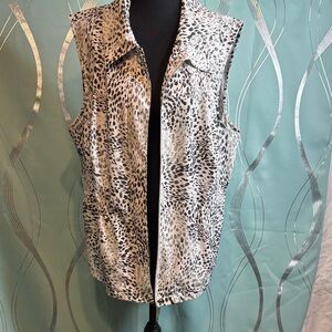 Chico's Gray and White Patterned Top